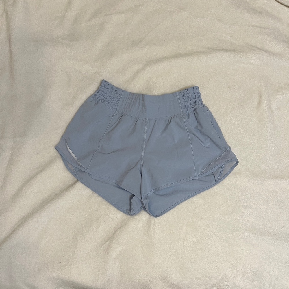 lululemon hotty hot shorts 2.5”